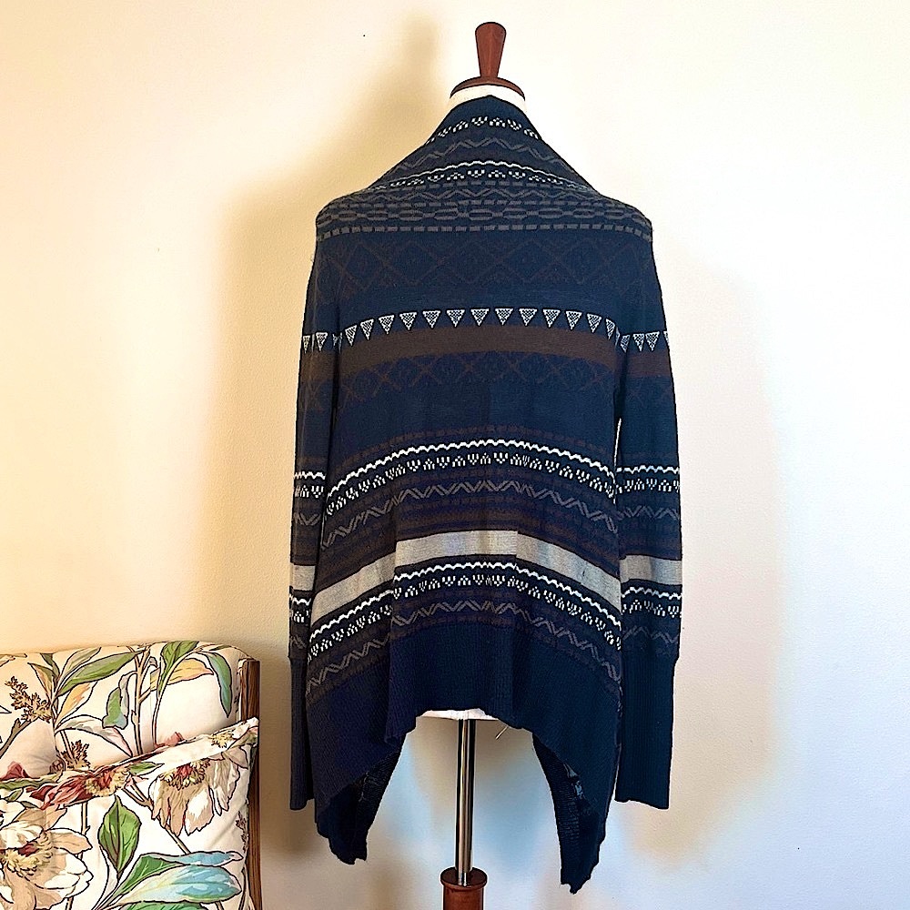 Romeo & Juliet Couture wool blend cardigan size Large Aztec Tribal Neutrals